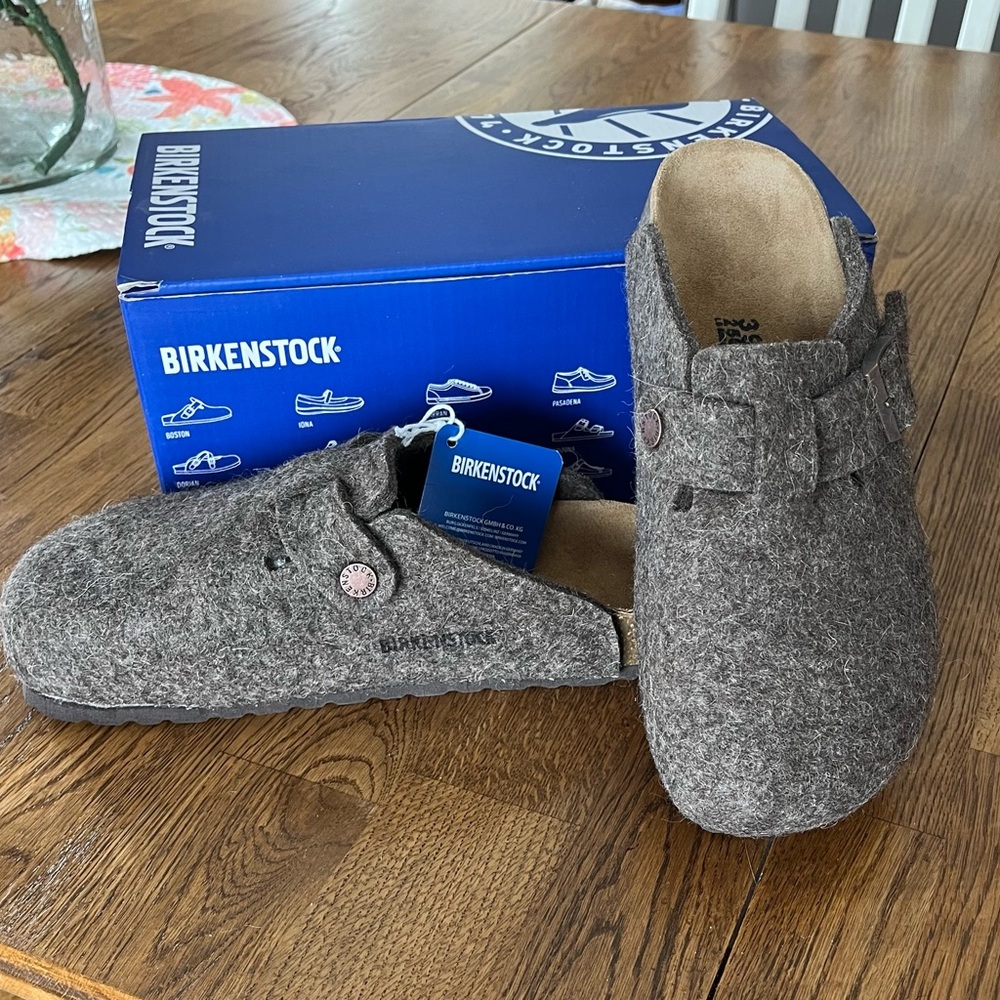 BIRKENSTOCK BOSTON CLOGS SZ.39
Brown/Grey Wool. New in Box. $115